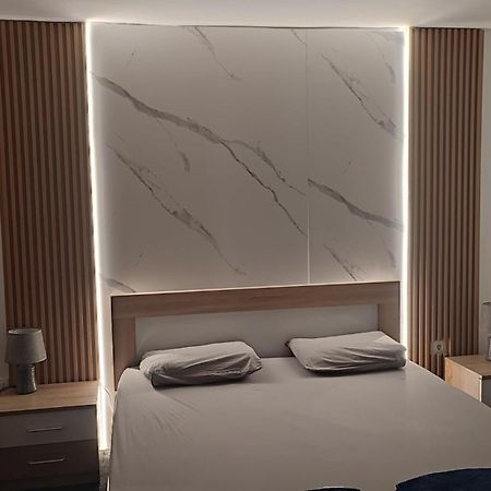 V&J Apartments 波德戈里察 外观 照片