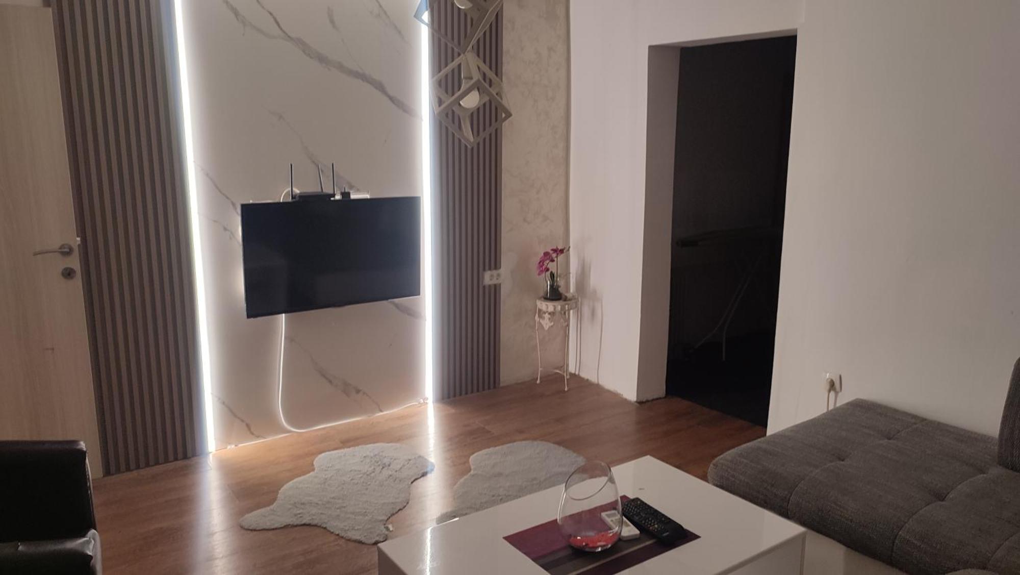 V&J Apartments 波德戈里察 外观 照片
