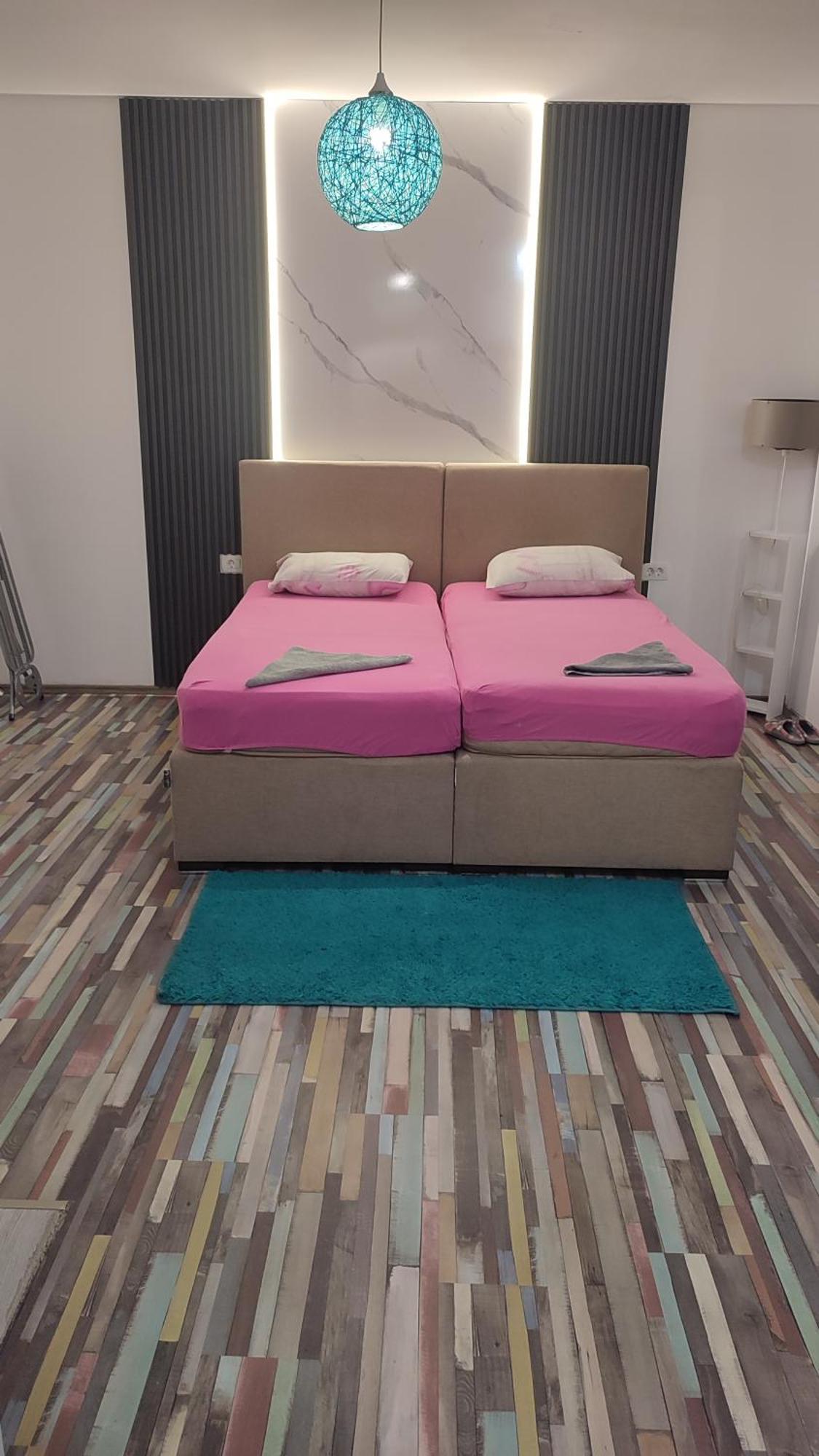 V&J Apartments 波德戈里察 外观 照片