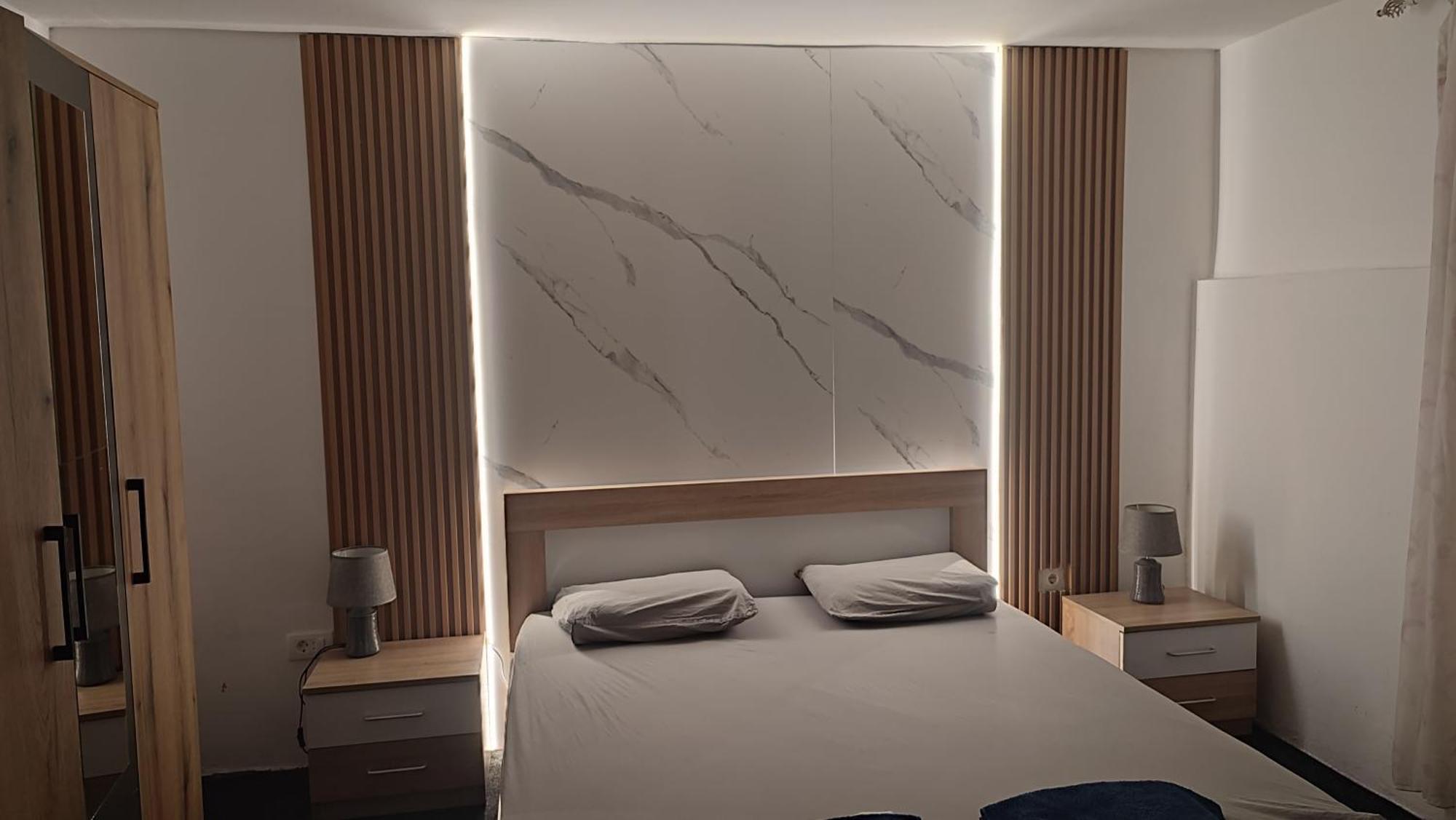 V&J Apartments 波德戈里察 外观 照片