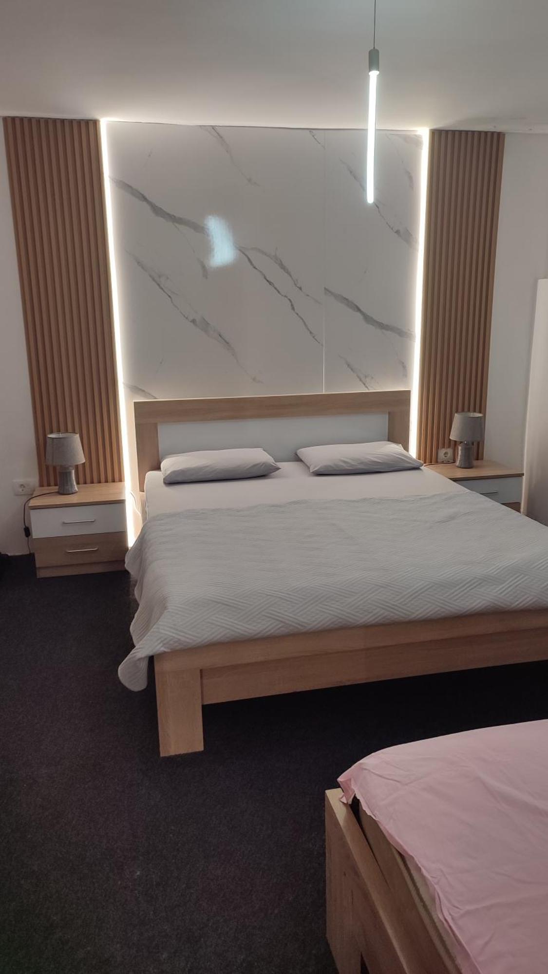 V&J Apartments 波德戈里察 外观 照片